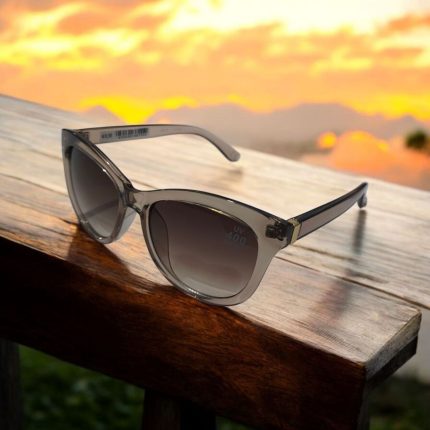 نمای جلوی Eyenake CatGlow, عینک آفتابی زنانه فریم گربه ای شفاف گرادیانت - نمای جانبی Eyenake CatGlow