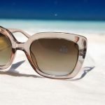 عینک آفتابی زنانه مربعی شامپاینی گرادیانت - نمای جانبی عینک