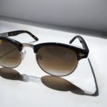 عینک آفتابی کلاسیک لاک پشتی گرادیانت - نمای جانبی عینک