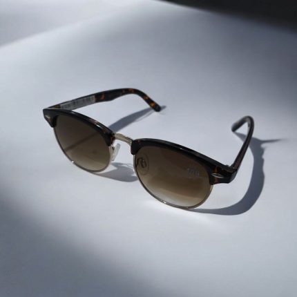 عینک آفتابی کلاسیک لاک پشتی گرادیانت - نمای جلوی عینک